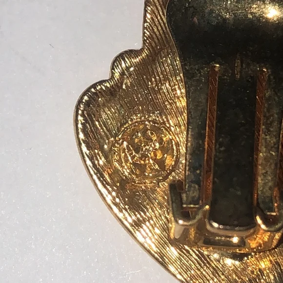 Angel Brand Signed Black Enamel and Gold Tone Retro Vintage Clip-On Earrings - Picture 6 of 7